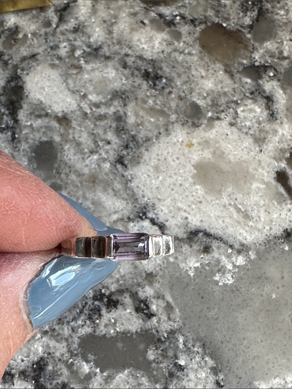 Source Unknown vintage Silver Ring with amethyst emerald cut stone. - Picture 3 of 4